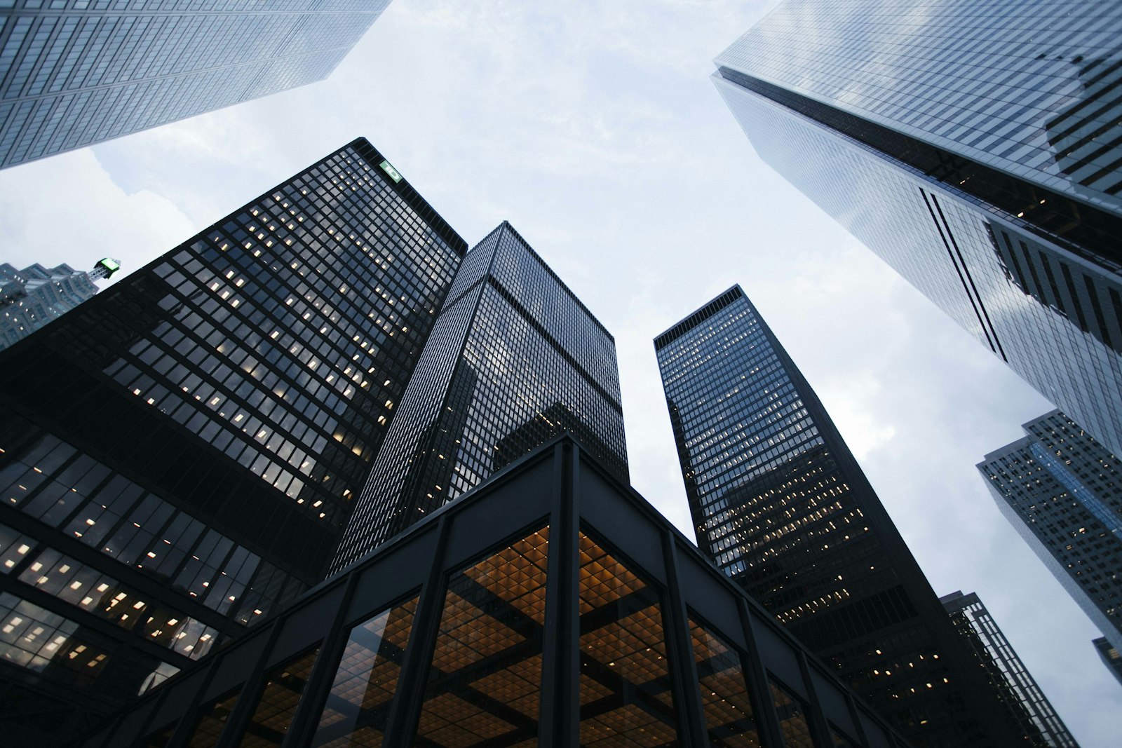 Debt vs. Equity Financing for UAE Companies